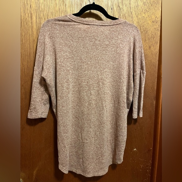 Womens Express 3/4 Sleeve Tee. Light sweater-like material - Picture 3 of 3